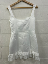 Load image into Gallery viewer, Dress Size Medium
