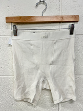 Load image into Gallery viewer, Skims Shorts Size Small
