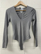 Load image into Gallery viewer, Abercrombie &amp; Fitch Long Sleeve Size Small

