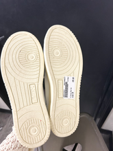 Load image into Gallery viewer, Casual Shoes Womens 10
