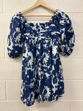 Load image into Gallery viewer, Abercrombie &amp; Fitch Dress Size Small
