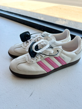 Load image into Gallery viewer, Adidas Womens Athletic Shoes Womens 8.5
