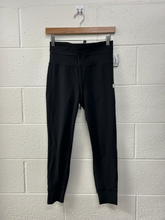 Load image into Gallery viewer, Vuori Athletic Pants Size Medium
