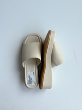 Load image into Gallery viewer, Princess Polly Sandals Womens 8
