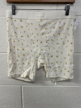 Load image into Gallery viewer, Skims Shorts Size 9/10
