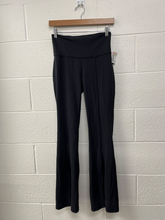 Load image into Gallery viewer, Tna Athletic Pants Size Medium
