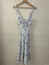 Load image into Gallery viewer, Maxi Dress Size Small
