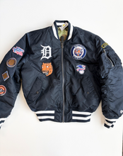 Load image into Gallery viewer, Heavy Outerwear Size Medium
