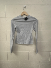 Load image into Gallery viewer, Skims Long Sleeve Top Size Small
