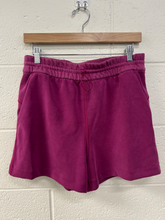 Load image into Gallery viewer, Lululemon Athletic Shorts Size 7/8
