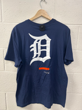 Load image into Gallery viewer, Nike Short Sleeve Top Size Large

