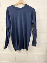 Load image into Gallery viewer, Alphalete Athletic Top Size Large
