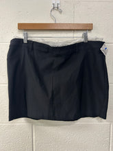 Load image into Gallery viewer, Wild Fable Short Skirt Size Large
