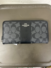 Load image into Gallery viewer, Coach Purse
