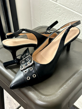 Load image into Gallery viewer, Dress Shoes Womens 7
