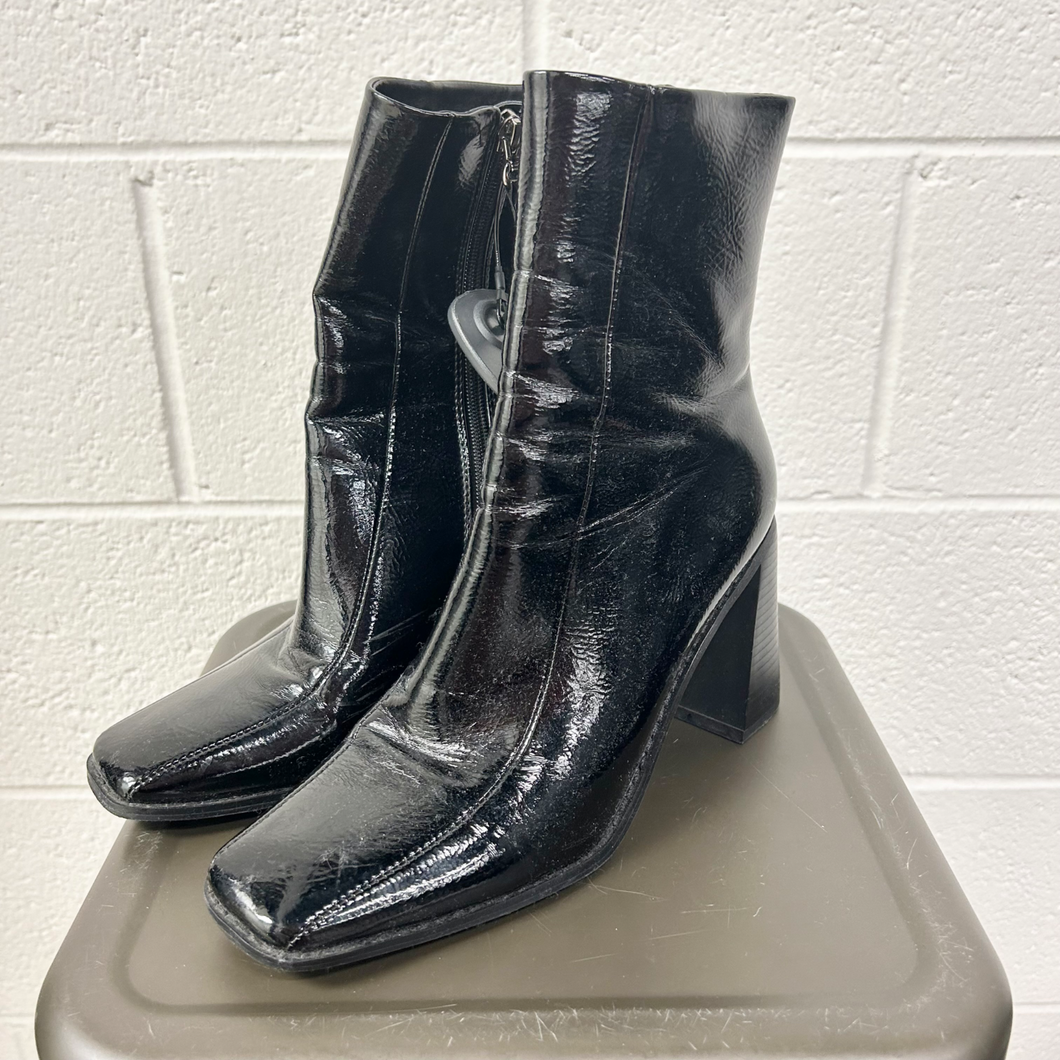 Boots Womens 8