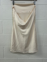 Load image into Gallery viewer, Dress Size Medium
