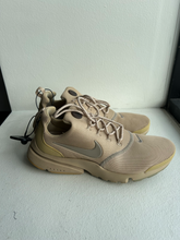 Load image into Gallery viewer, Nike Mens Athletic Shoes Mens 9.5
