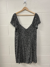 Load image into Gallery viewer, American Eagle Dress Size XXL
