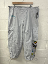 Load image into Gallery viewer, Ed Hardy Pants Size Large

