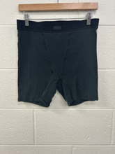 Load image into Gallery viewer, Skims Shorts Size Extra Large
