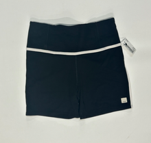 Load image into Gallery viewer, Vuori Athletic Shorts Size Medium
