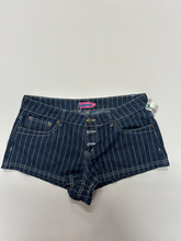 Load image into Gallery viewer, Edikted Shorts Size Medium
