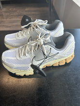 Load image into Gallery viewer, Nike Womens Athletic Shoes Womens 8.5
