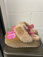 Load image into Gallery viewer, Uggs Casual Shoes Womens 9
