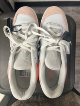 Load image into Gallery viewer, New Balance Womens Athletic Shoes Womens 6.5
