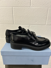Load image into Gallery viewer, Casual Shoes Womens 9.5

