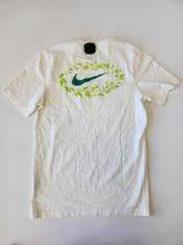 Load image into Gallery viewer, Nike T-shirt Size Small
