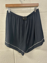 Load image into Gallery viewer, Aerie Shorts Size 9/10
