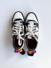 Load image into Gallery viewer, Nike Womens Athletic Shoes Womens 8
