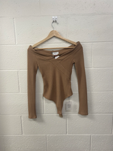 Load image into Gallery viewer, Lovers+Friends Long Sleeve Top Size Extra Small
