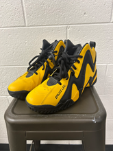 Load image into Gallery viewer, Reebok Casual Shoes Mens 11.5
