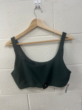 Load image into Gallery viewer, Vuori Sports Bra Size Extra Large
