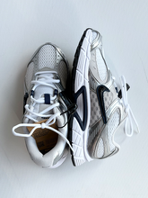 Load image into Gallery viewer, Nike Womens Athletic Shoes Womens 8

