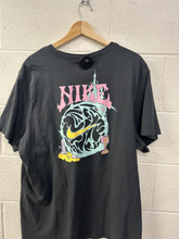Load image into Gallery viewer, Nike Short Sleeve Top Size XXL

