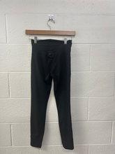Load image into Gallery viewer, Vuori Athletic Pants Size Small
