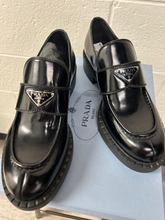 Load image into Gallery viewer, Casual Shoes Womens 9.5
