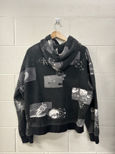 Load image into Gallery viewer, Urban Outfitters ( U ) Sweatshirt Size Large
