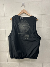 Load image into Gallery viewer, Nike Outerwear Size Medium
