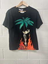 Load image into Gallery viewer, T-shirt Size Small

