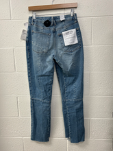 Load image into Gallery viewer, Good American Denim Size 2 (26)
