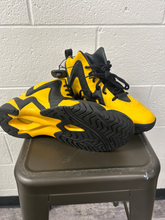 Load image into Gallery viewer, Reebok Casual Shoes Mens 11.5
