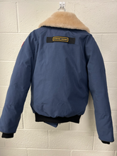 Load image into Gallery viewer, CANADA GOOSE Heavy Outerwear Size Small
