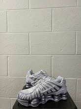 Load image into Gallery viewer, Nike Womens Athletic Shoes Womens 7.5
