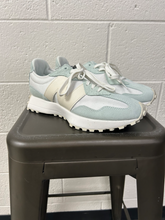 Load image into Gallery viewer, New Balance Womens Athletic Shoes Womens 8.5
