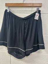 Load image into Gallery viewer, Aerie Shorts Size 9/10
